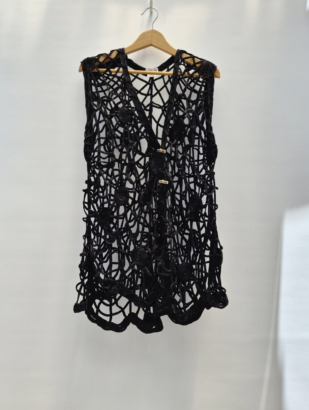 VTG Misook Braided Macrame Vest Black Shimmer Bohemian Floral Rosette Medallion